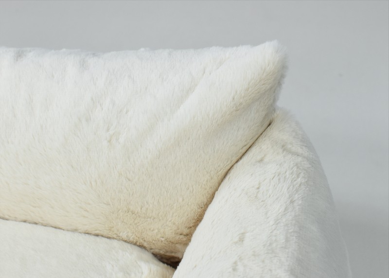 Fluffy pet bed Lauren Design cream | PETZWELCOME