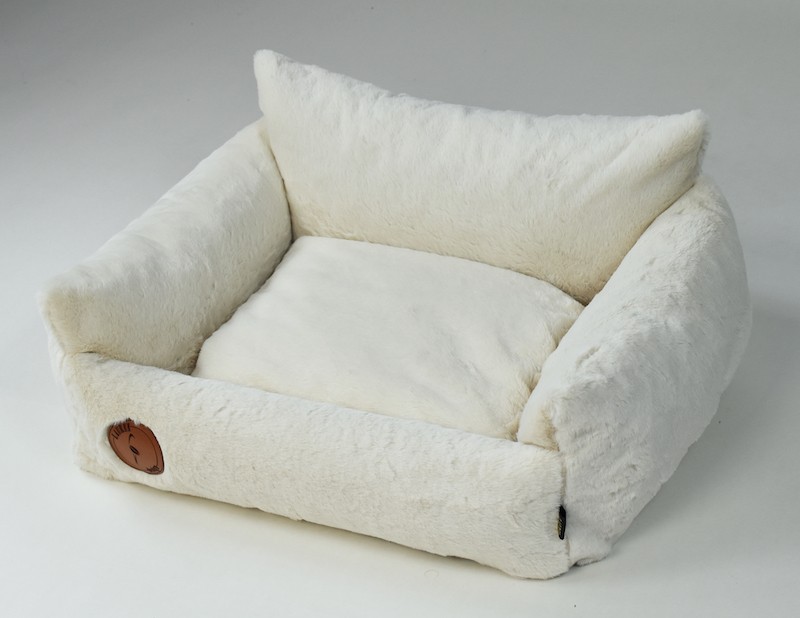 Fluffy pet bed Lauren Design cream | PETZWELCOME
