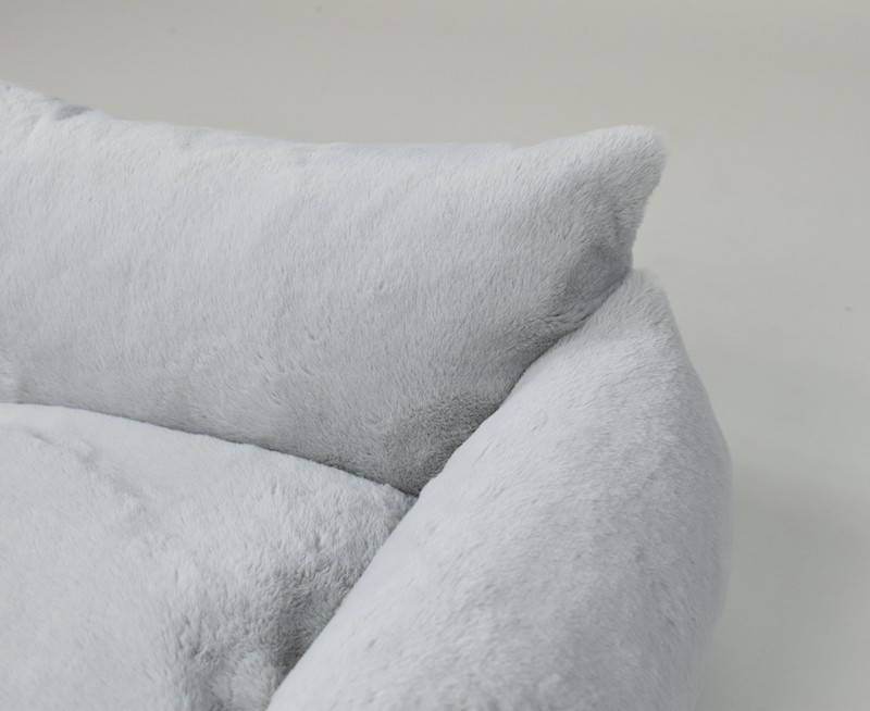 Fluffy pet bed Lauren Design grey | PETZWELCOME
