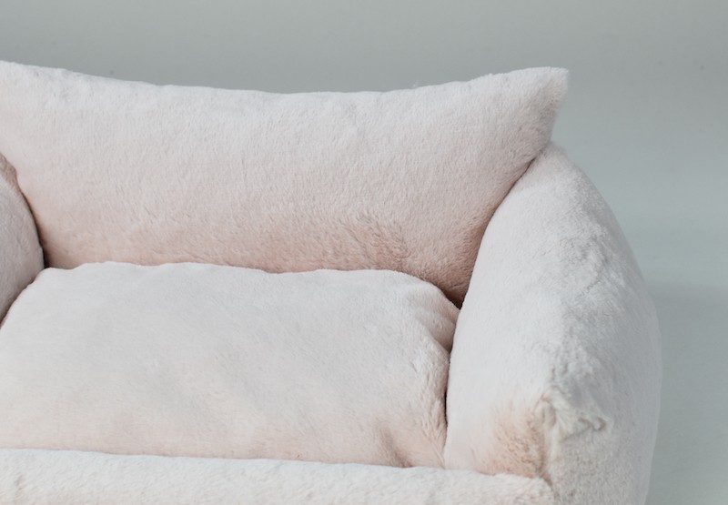 Fluffy pet bed Lauren Design pink | PETZWELCOME