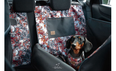 BEZPIECZNE PODRÓŻE ZE ZWIERZAKIEM: NAJLEPSZE AKCESORIA DLA PSA DO SAMOCHODU